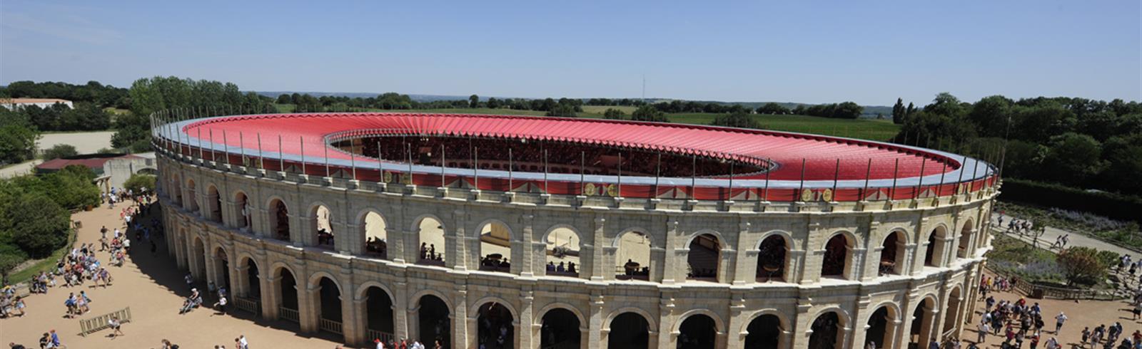 Arena Puy du Fou in der Vendee-Region in der Nähe der Laguna Lodge Résidence an der Atlantikküste von Frankreich