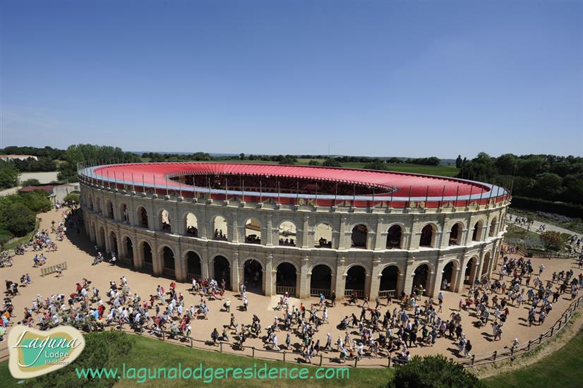 Arena Puy du Fou in der Vendee-Region in der Nähe der Laguna Lodge Résidence an der Atlantikküste von Frankreich