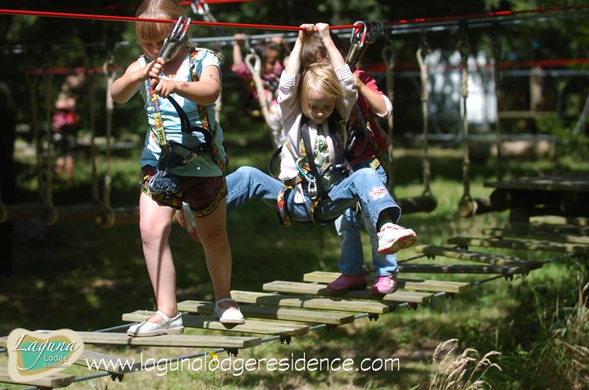 Baumkletterparcours für Kinder Parc Aventure La Gataudière in der Nähe von Laguna Lodge Résidence am Atlantikküste Frankreich