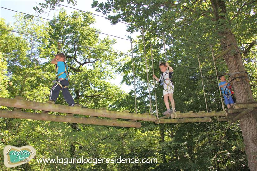 Baumkletterparcours für Kleine Kinder Parc Aventure La Gataudière in der Nähe von Laguna Lodge Résidence am Atlantikküste Frankreich